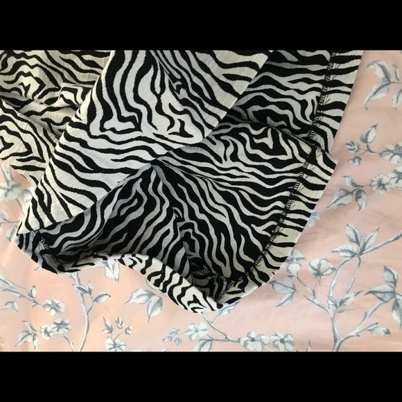 BNWT H&M ANIMAL PRINT FULL CIRCLE SHORT SKIRT 2 XS - Picture 4 of 6